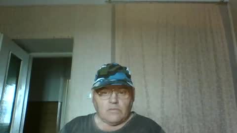 Snapshot of guyboy73 chatting on 09-18-25, 12:29 guyboy73 online show from 09-18-25, 12:29
