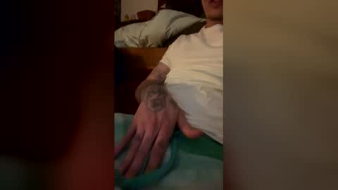 Snapshot of guydschilling30 chatting on 04-12-26, 10:09 guydschilling30 online show from 04-12-26, 10:09