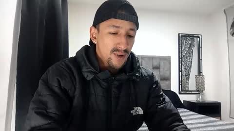 Snapshot of guykarim chatting on 02-12-26, 11:38 karim online show from 02-12-26, 11:38