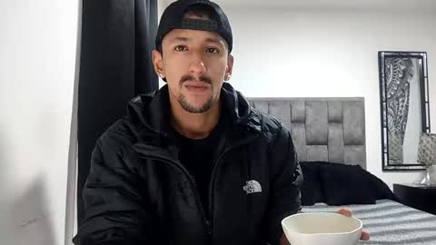 Snapshot of guykarim chatting on 02-25-26, 09:19 karim online show from 02-25-26, 09:19