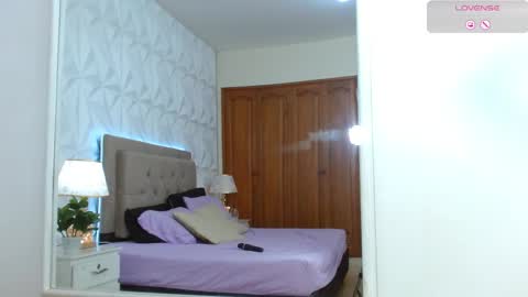 Gwen Drew online show from 02-07-26, 01:48