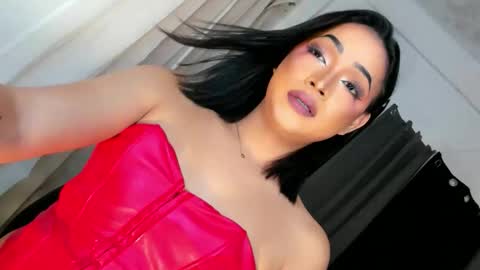 Snapshot of gwenngoddess chatting on 10-23-25, 09:35 Call me Miss Gwen online show from 10-23-25, 09:35