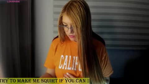 Snapshot of gwyneth_paltrow chatting on 02-26-26, 03:38 online show from 02-26-26, 03:38