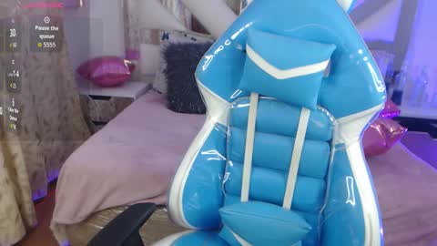 gyal_8_ online show from 11-14-25, 03:16