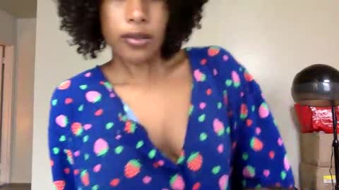 Snapshot of gyalxoxo chatting on 10-13-25, 06:08 gyalxoxo online show from 10-13-25, 06:08