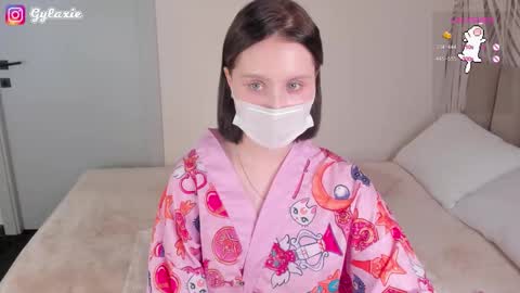 Snapshot of gylaxie chatting on 10-14-25, 09:54 online show from 10-14-25, 09:54