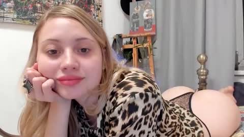 h0ney__bunny online show from 10-23-25, 06:50