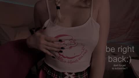 Snapshot of h2h0e chatting on 01-16-26, 08:46 Lana online show from 01-16-26, 08:46