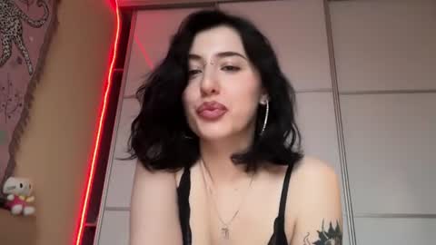 Snapshot of h3l9a_pataki chatting on 06-13-26, 04:05 Helga online show from 06-13-26, 04:05