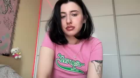 Snapshot of h3l9a_pataki chatting on 06-25-26, 04:22 Helga online show from 06-25-26, 04:22