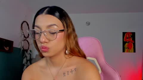 Snapshot of h3y_mia3 chatting on 04-13-26, 10:26 Paulina online show from 04-13-26, 10:26