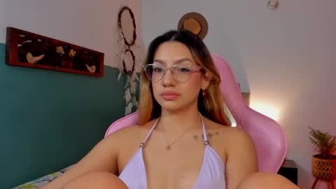 Snapshot of h3y_mia3 chatting on 04-21-26, 02:51 Paulina online show from 04-21-26, 02:51
