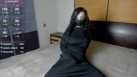 Snapshot of habibi_moon chatting on 12-22-24, 02:49 Linda online show from 12-22-24, 02:49