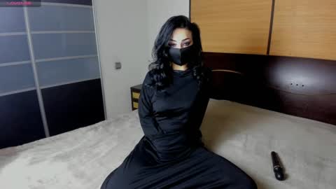 Snapshot of habibi_moon chatting on 12-25-24, 02:25 Linda online show from 12-25-24, 02:25