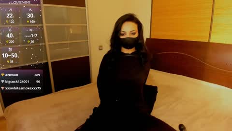 Snapshot of habibi_moon chatting on 12-28-24, 05:33 Linda online show from 12-28-24, 05:33