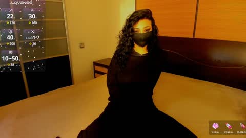 Snapshot of habibi_moon chatting on 12-29-24, 04:05 Linda online show from 12-29-24, 04:05