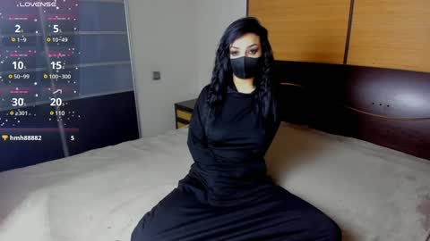 Snapshot of habibi_moon chatting on 12-29-24, 11:29 Linda online show from 12-29-24, 11:29