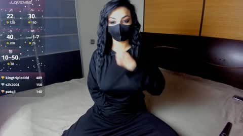 Snapshot of habibi_moon chatting on 12-29-24, 02:31 Linda online show from 12-29-24, 02:31