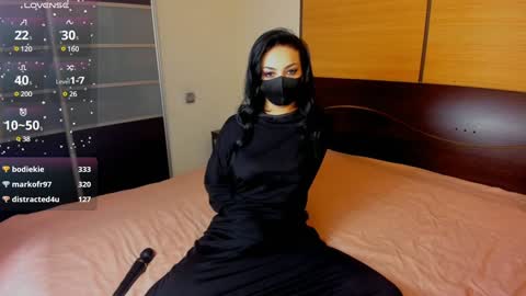 Snapshot of habibi_moon chatting on 12-31-24, 06:16 Linda online show from 12-31-24, 06:16