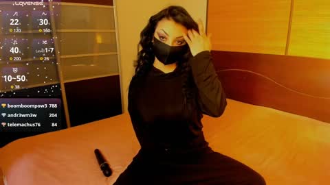 Snapshot of habibi_moon chatting on 01-05-25, 05:20 Linda online show from 01-05-25, 05:20