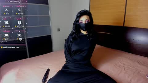 Snapshot of habibi_moon chatting on 01-06-25, 02:37 Linda online show from 01-06-25, 02:37