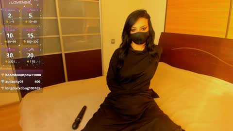 Snapshot of habibi_moon chatting on 01-14-25, 05:40 Linda online show from 01-14-25, 05:40