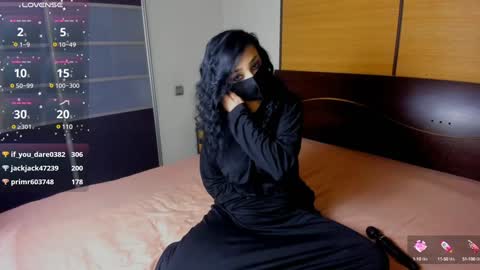 Snapshot of habibi_moon chatting on 01-18-25, 02:44 Linda online show from 01-18-25, 02:44