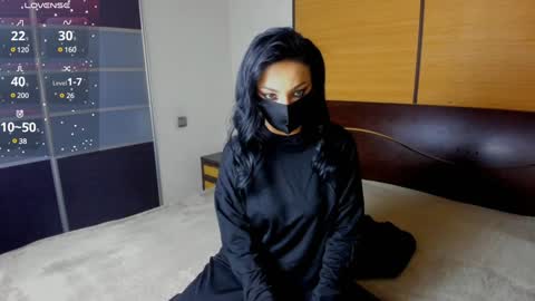 Snapshot of habibi_moon chatting on 01-22-25, 02:15 Linda online show from 01-22-25, 02:15