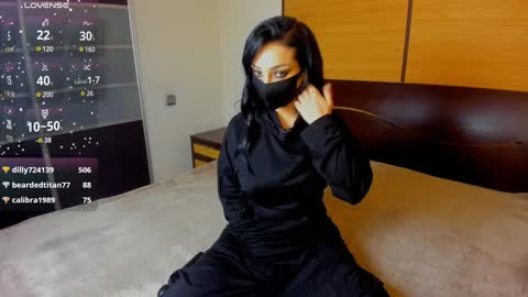 Snapshot of habibi_moon chatting on 01-22-25, 05:16 Linda online show from 01-22-25, 05:16