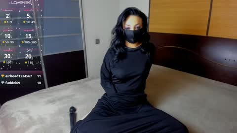 Snapshot of habibi_moon chatting on 02-08-25, 02:15 Linda online show from 02-08-25, 02:15