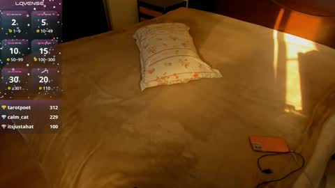 Snapshot of habibi_moon chatting on 02-08-25, 05:18 Linda online show from 02-08-25, 05:18