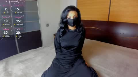Snapshot of habibi_moon chatting on 02-10-25, 02:30 Linda online show from 02-10-25, 02:30