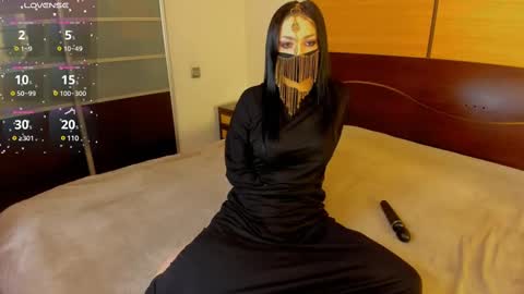 Snapshot of habibi_moon chatting on 02-12-25, 03:29 Linda online show from 02-12-25, 03:29