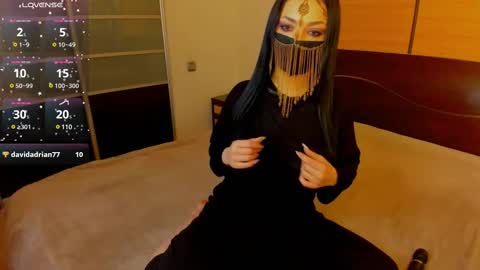 Snapshot of habibi_moon chatting on 02-12-25, 06:40 Linda online show from 02-12-25, 06:40