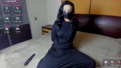 Snapshot of habibi_moon chatting on 02-14-25, 02:18 Linda online show from 02-14-25, 02:18