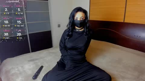 Snapshot of habibi_moon chatting on 02-16-25, 02:31 Linda online show from 02-16-25, 02:31