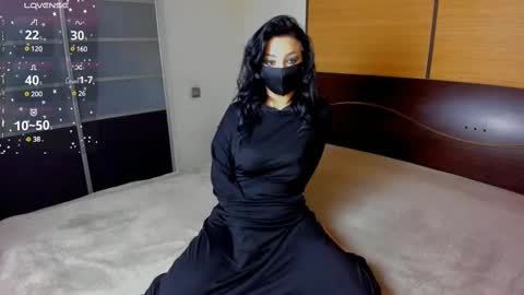 Snapshot of habibi_moon chatting on 02-17-25, 02:20 Linda online show from 02-17-25, 02:20