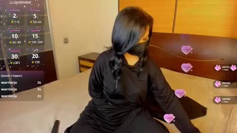 Snapshot of habibi_moon chatting on 03-02-25, 05:23 Linda online show from 03-02-25, 05:23