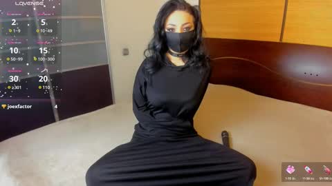 Snapshot of habibi_moon chatting on 03-05-25, 02:25 Linda online show from 03-05-25, 02:25