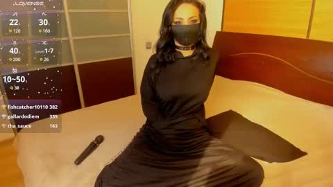 Snapshot of habibi_moon chatting on 03-05-25, 05:29 Linda online show from 03-05-25, 05:29