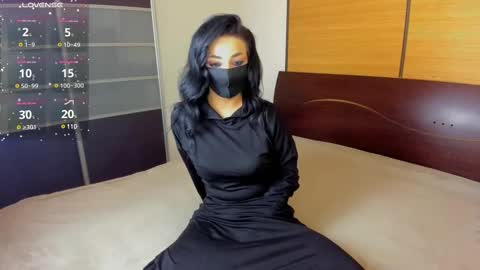 Snapshot of habibi_moon chatting on 03-11-25, 02:10 Linda online show from 03-11-25, 02:10