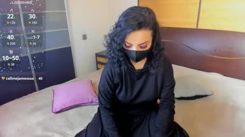 Snapshot of habibi_moon chatting on 09-13-25, 02:55 Linda online show from 09-13-25, 02:55