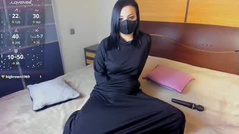 Snapshot of habibi_moon chatting on 09-17-25, 02:46 Linda online show from 09-17-25, 02:46