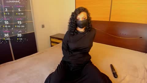 Snapshot of habibi_moon chatting on 09-20-25, 10:16 Linda online show from 09-20-25, 10:16