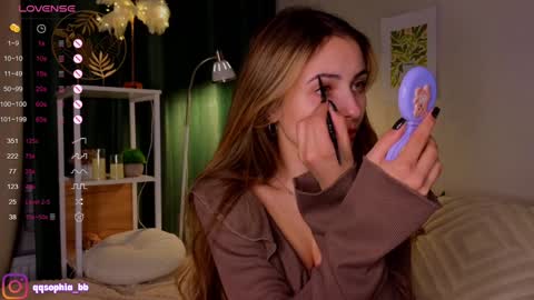 Snapshot of hadleynichols chatting on 02-05-25, 01:04 Hi Im Rebecca Glad to see you in my room PVT is open online show from 02-05-25, 01:04