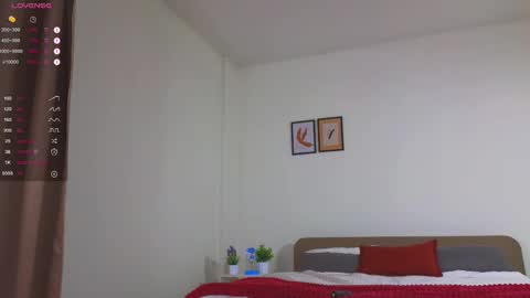 Snapshot of hadleynichols chatting on 02-09-25, 03:01 Hi Im Rebecca Glad to see you in my room PVT is open online show from 02-09-25, 03:01