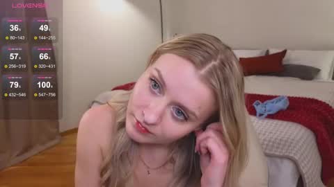 Snapshot of hadleynichols chatting on 02-24-25, 09:20 Hi Im Rebecca Glad to see you in my room PVT is open online show from 02-24-25, 09:20