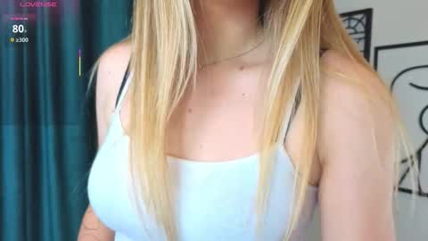Snapshot of hadleynichols chatting on 09-14-25, 03:00 Hi Im Rebecca Glad to see you in my room PVT is open online show from 09-14-25, 03:00