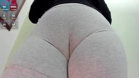 Hae-In online show from 11-16-25, 08:20