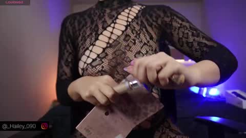 Hailey online show from 12-22-25, 06:27